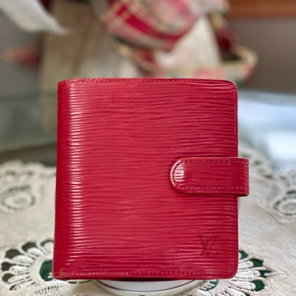 Authentic LOUIS VUITTON Red Epi bifold wallet - Picture 3 of 15